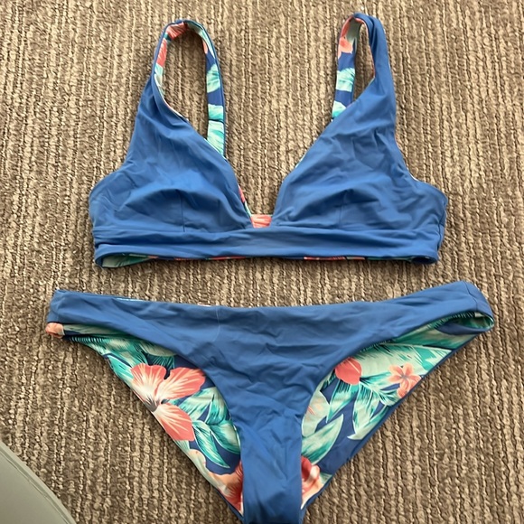 Rip curl size small reversible swim suit!!! - Picture 5 of 6